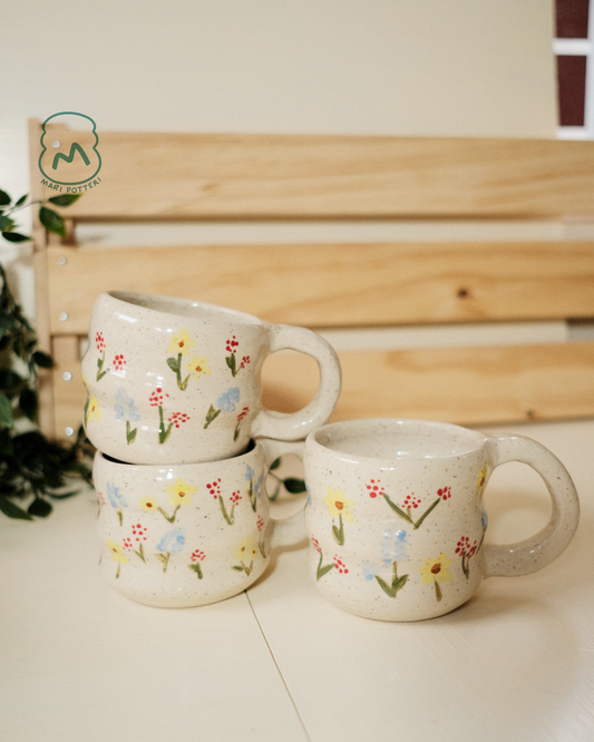 MARI POTTERI MEADOW FLORAL MUG