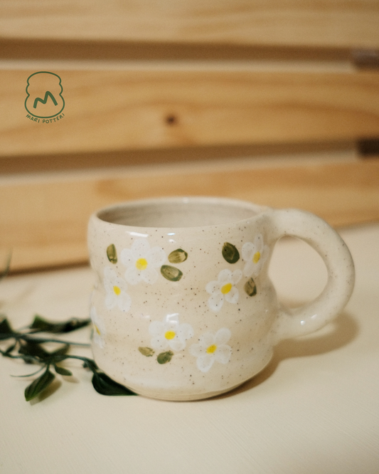 MARI POTTERI DAISIES MUG