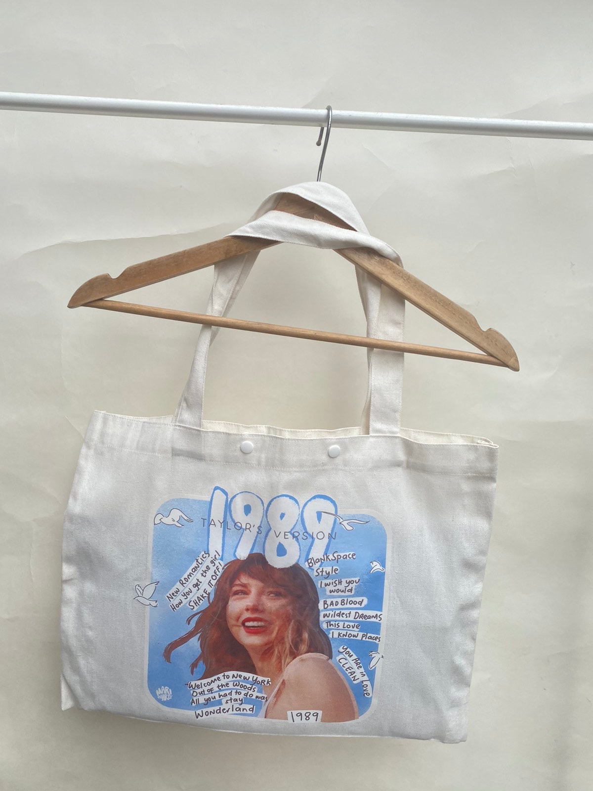 MOVING OUT SALE TOTEBAGS